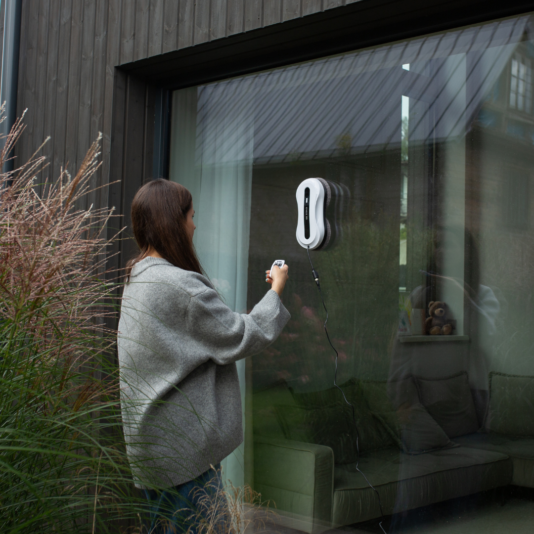 Window cleaning robot OVOX R8