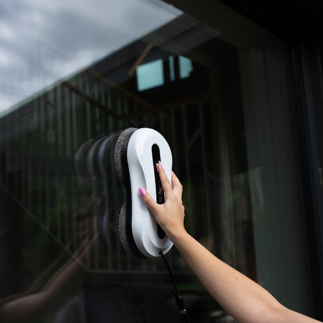 Window cleaning robot OVOX R8